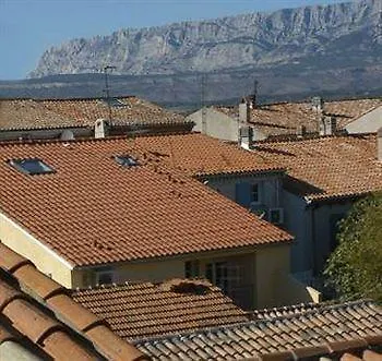 Szálloda De La Vallee De L'arc Trets